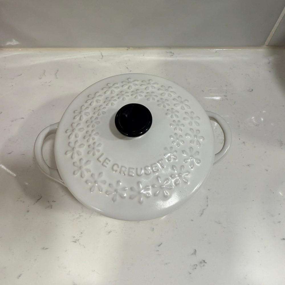 Le Creuset White Daisy Embossed Mini Cocotte Stoneware Flower Relief Round Lid